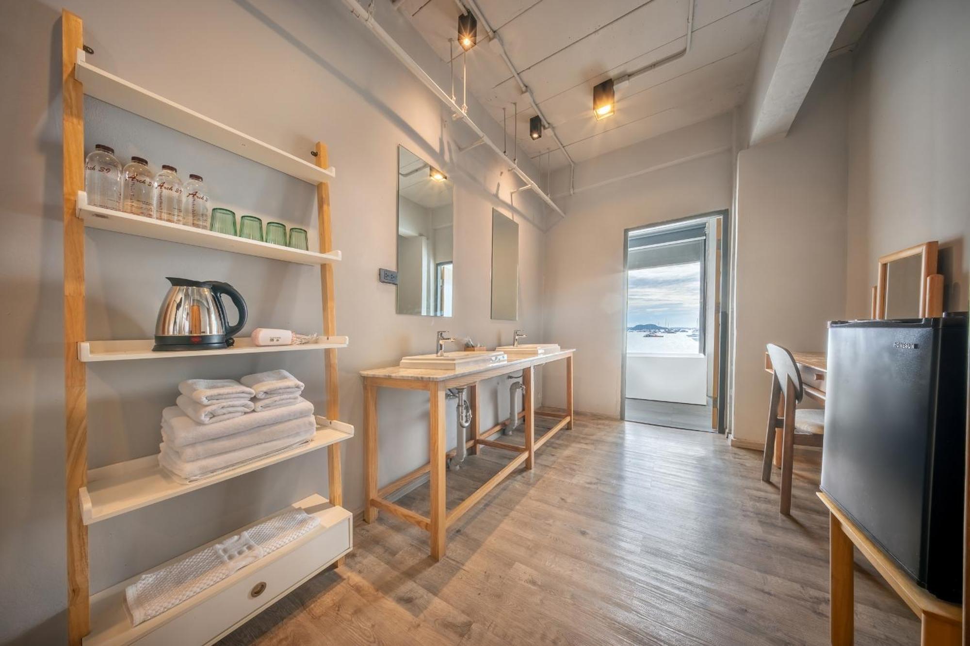 Shin Arch39 Phuket Beach Front - Sha Plus Chalong Exterior foto